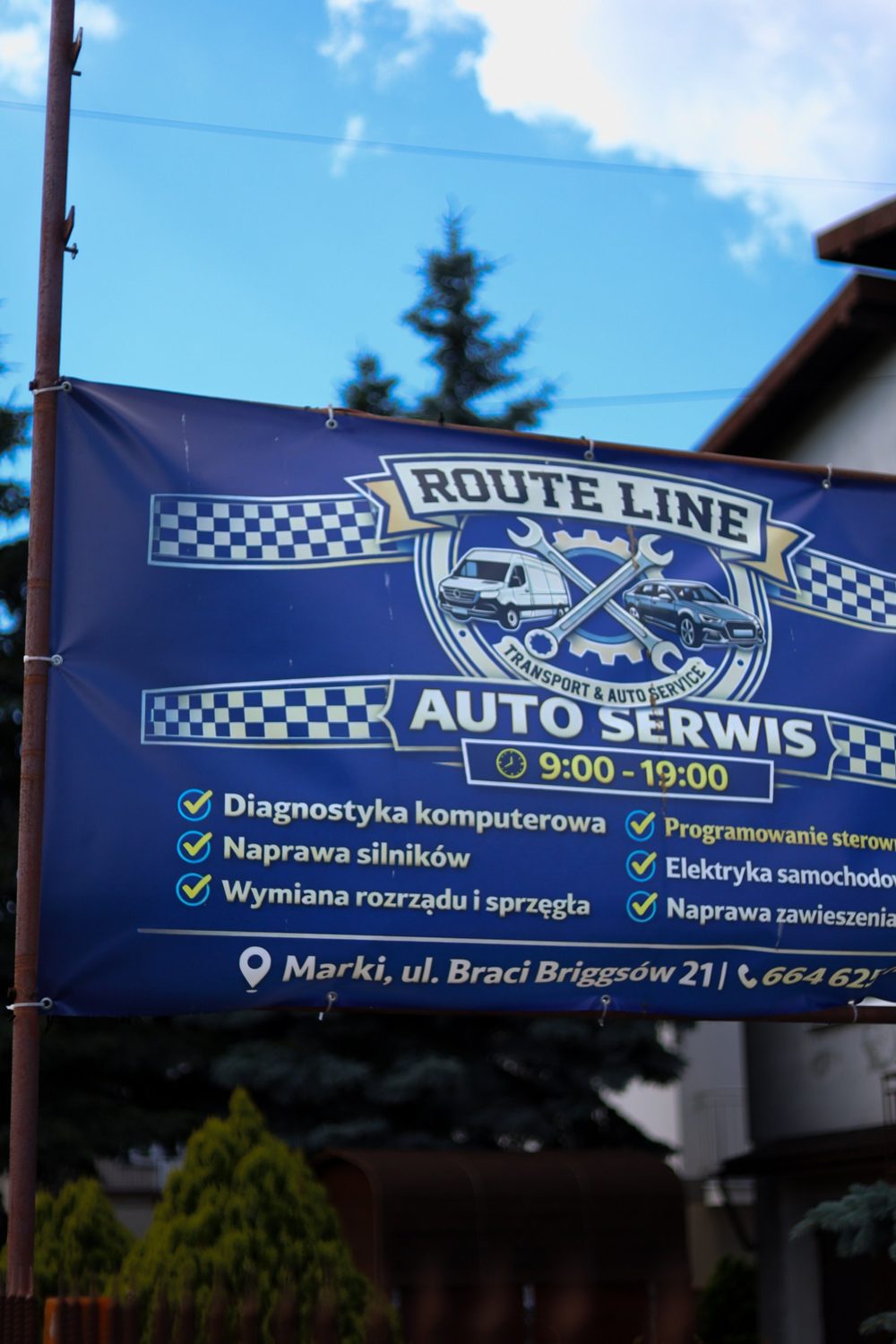 Вивіска автосервісу Route Line на вулиці Braci Briggsów 21